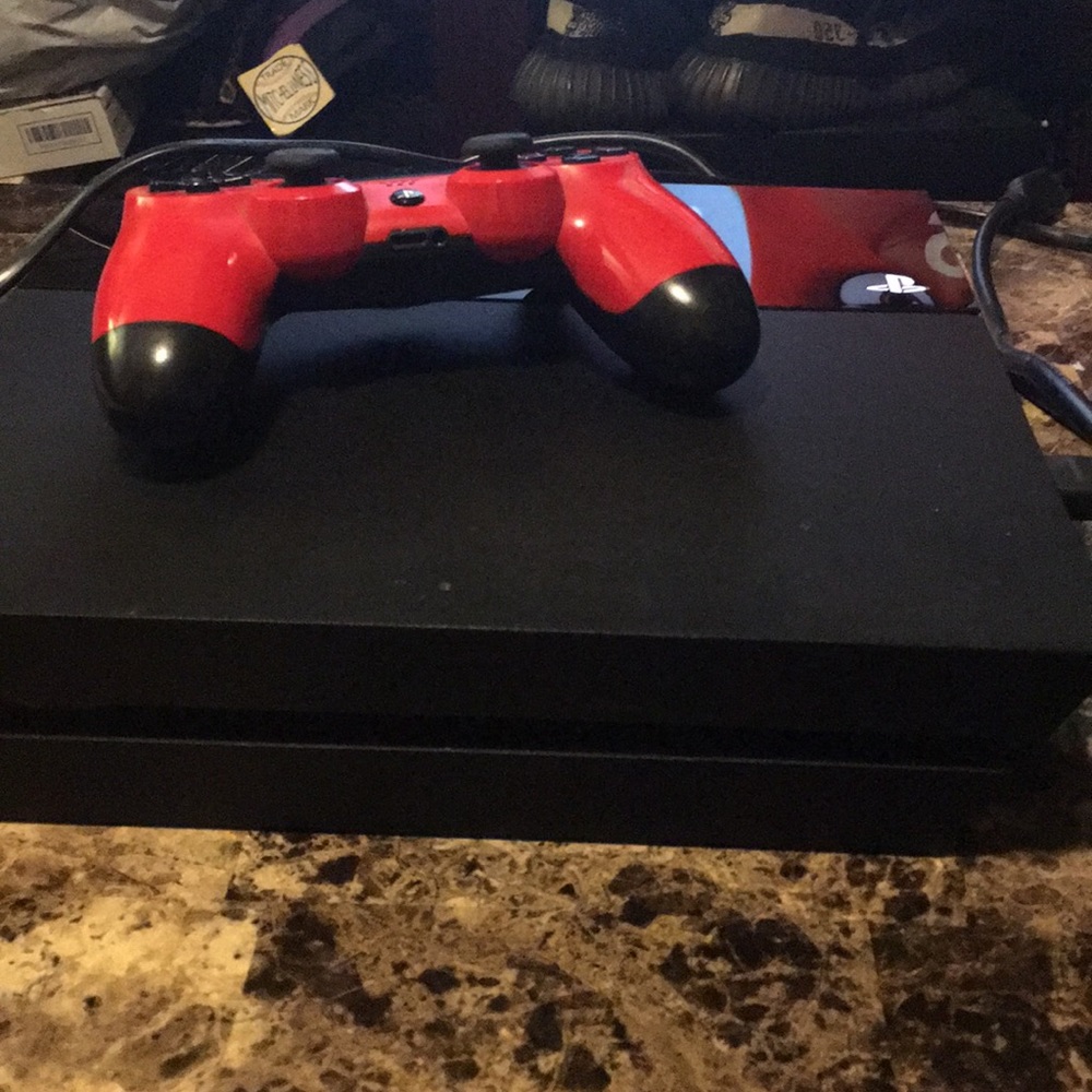 PS4 - Picture 3 of 4